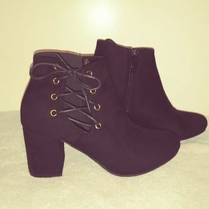 TOP Moda Black Booties Size 5